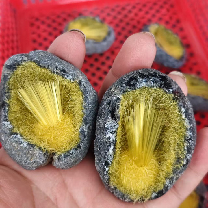 Racimo de mineral de pelo azul de Olivenorma , aguja, huevo, piedra preciosa decorativa