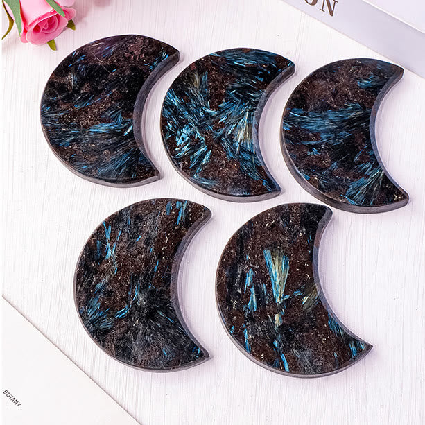 Piedra pulida de arfvedsonita Olivenorma con corte lunar, decoración