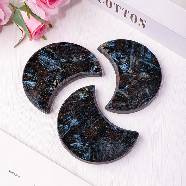 Piedra pulida de arfvedsonita Olivenorma con corte lunar, decoración