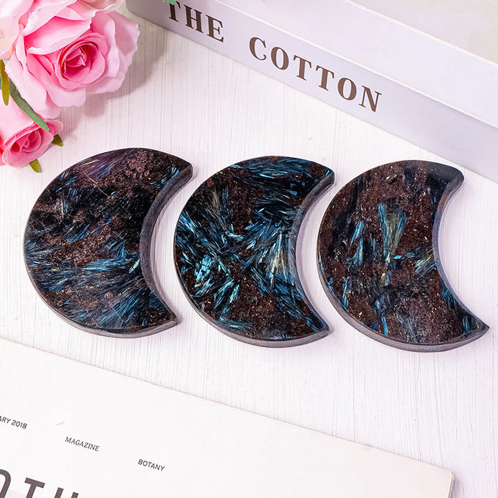 Piedra pulida de arfvedsonita Olivenorma con corte lunar, decoración