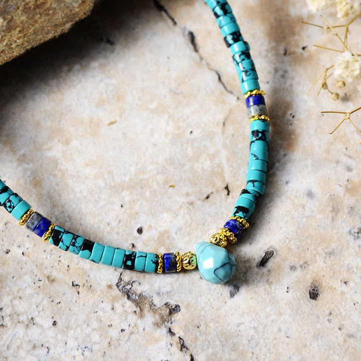 Collar con colgante de turquesa y cuentas de piedra del emperador Olivenorma
