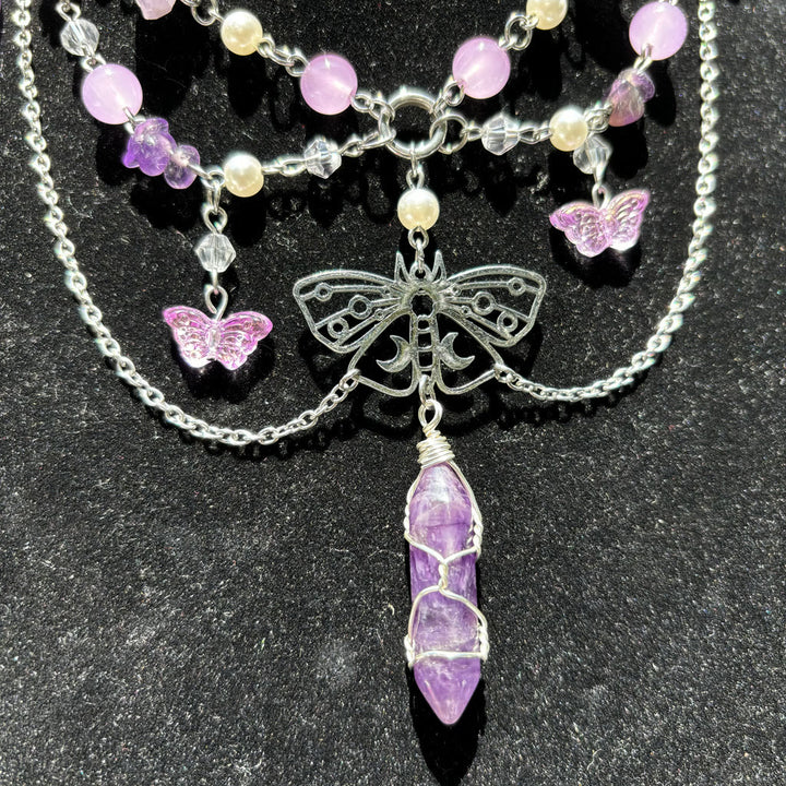 Gargantilla con capas de amatista y colgante de mariposa Olivenorma