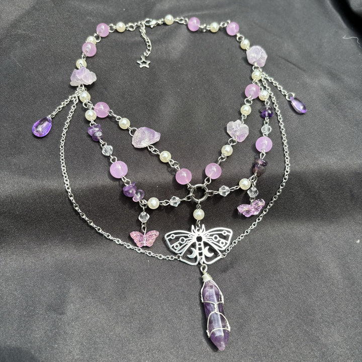 Gargantilla con capas de amatista y colgante de mariposa Olivenorma