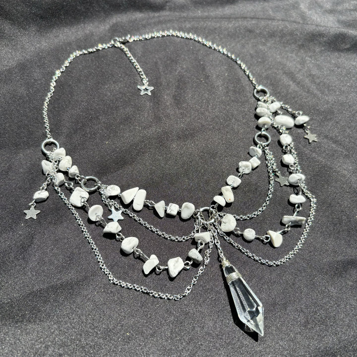 Gargantilla con colgante de estrella de Olivenorma con capas de piedra natural