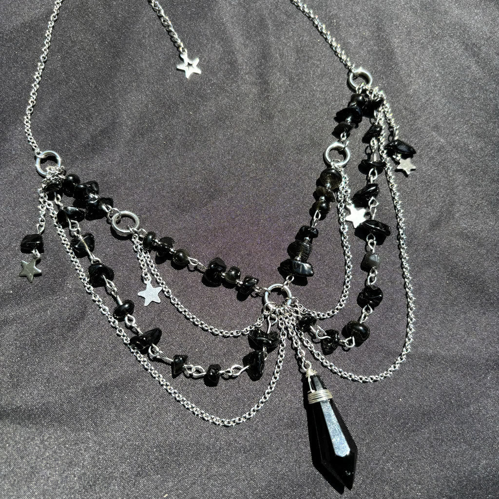 Gargantilla con colgante de estrella de Olivenorma con capas de piedra natural