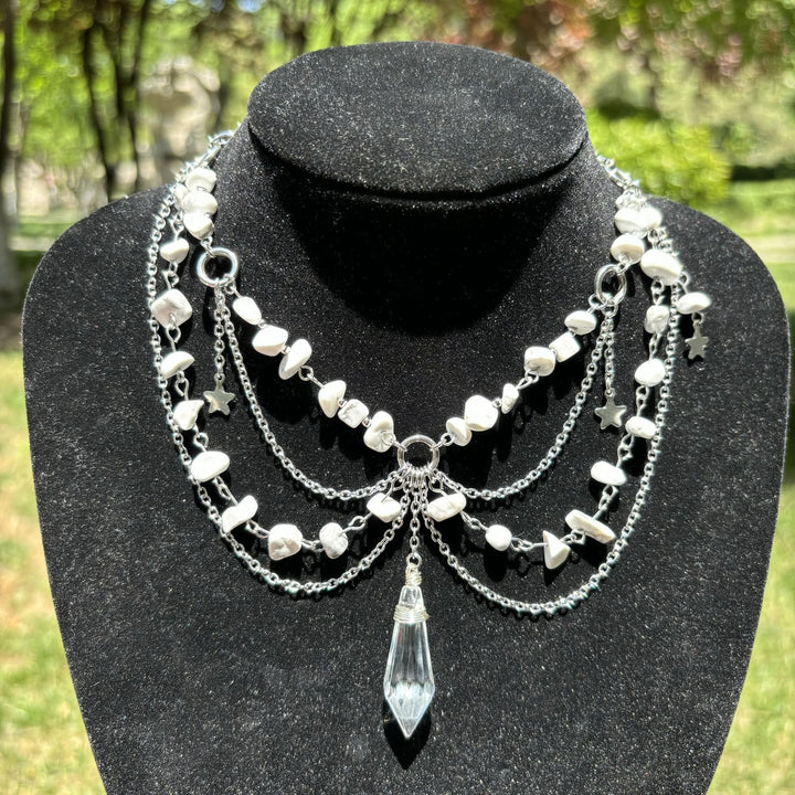 Gargantilla con colgante de estrella de Olivenorma con capas de piedra natural