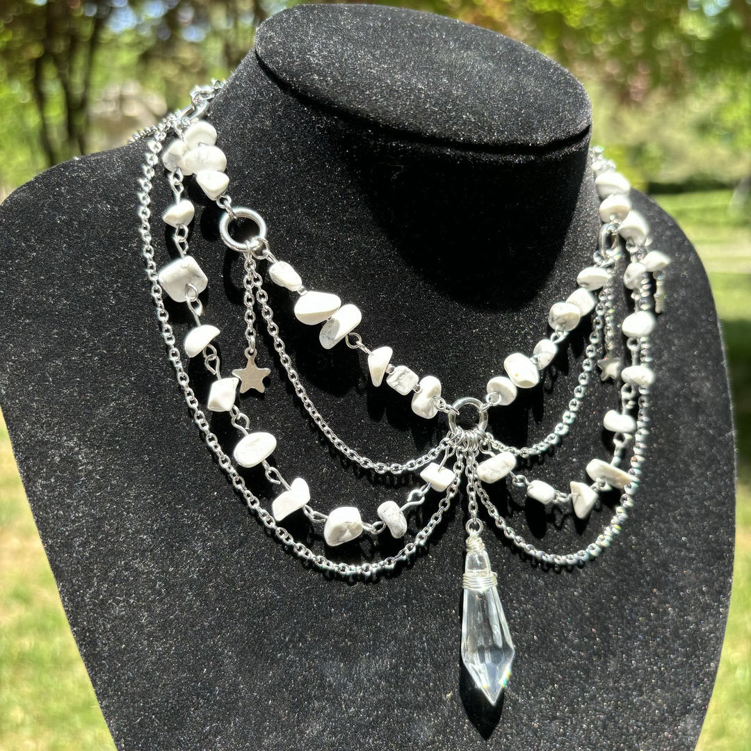 Gargantilla con colgante de estrella de Olivenorma con capas de piedra natural