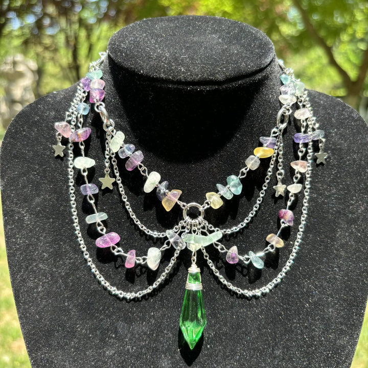 Gargantilla con colgante de estrella de Olivenorma con capas de piedra natural
