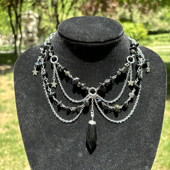 Gargantilla con colgante de estrella de Olivenorma con capas de piedra natural