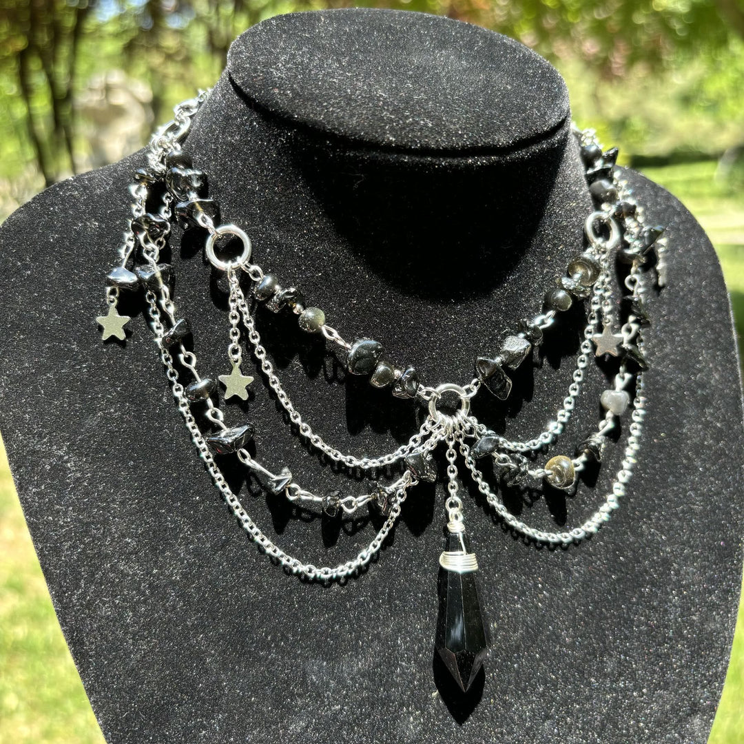 Gargantilla con colgante de estrella de Olivenorma con capas de piedra natural
