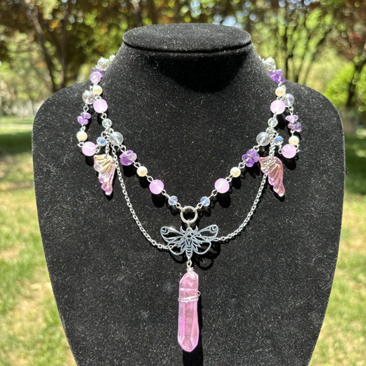 Gargantilla Olivenorma con mariposas en capas de cristal rosa amatista