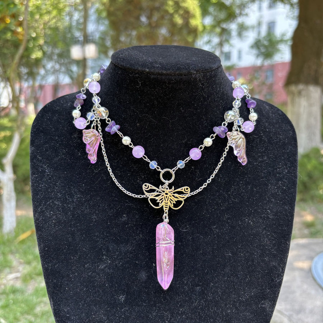 Gargantilla Olivenorma con mariposas en capas de cristal rosa amatista