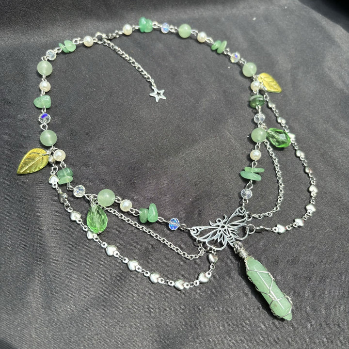 Gargantilla en capas con colgante de mariposa de aventurina verde de Olivenorma
