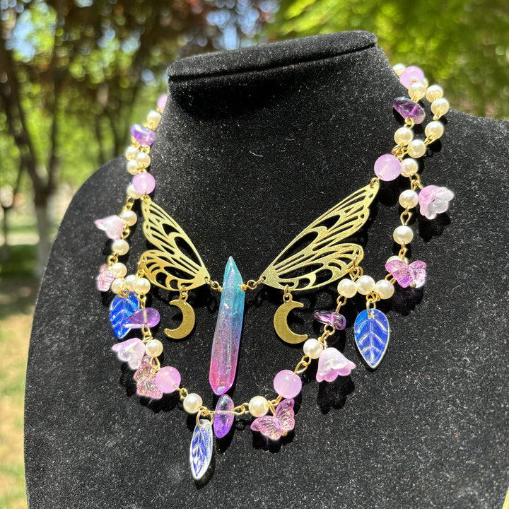 Gargantilla en capas con mariposas y perlas de agua dulce y amatista de Olivenorma