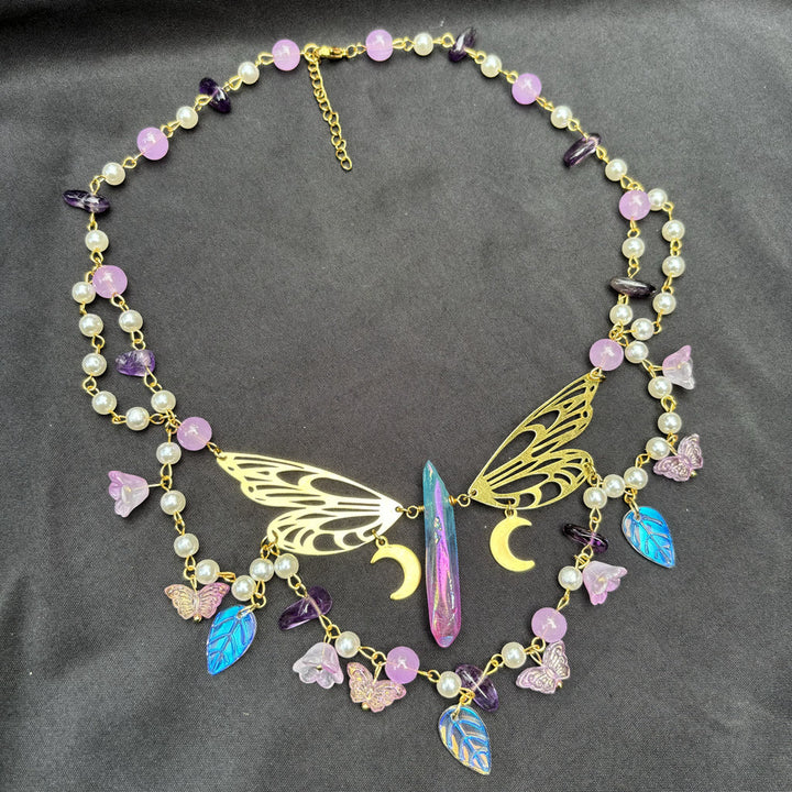 Gargantilla en capas con mariposas y perlas de agua dulce y amatista de Olivenorma
