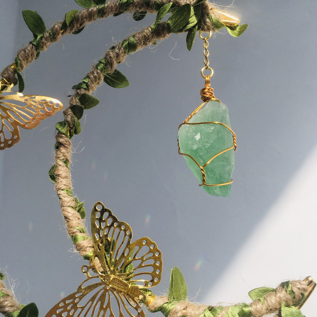 Carillón de viento de cristal natural con forma de vid, luna y mariposa de Olivenorma
