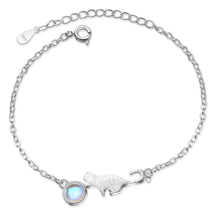 Pulsera con colgante de gato y piedra lunar de plata de Olivenorma