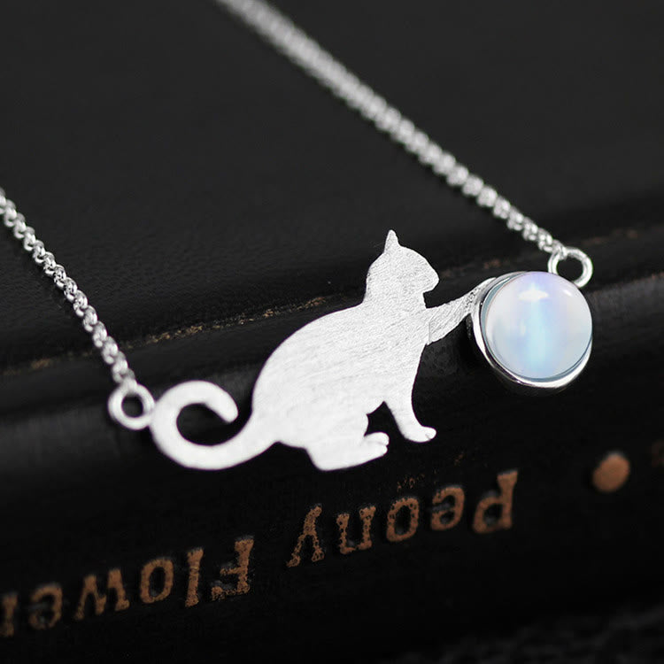 Pulsera con colgante de gato y piedra lunar de plata de Olivenorma