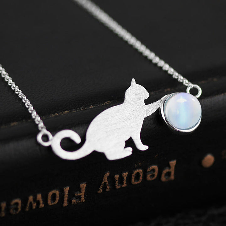 Pulsera con colgante de gato y piedra lunar de plata de Olivenorma