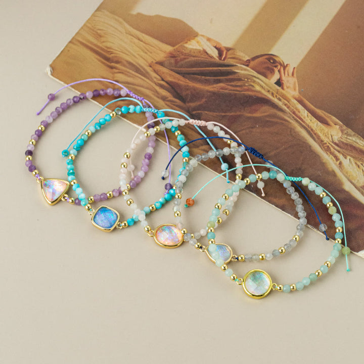 Pulsera con colgante de ópalo coloreado y cuentas de cristal natural de Olivenorma