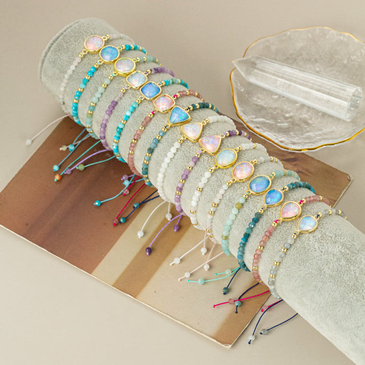 Pulsera con colgante de ópalo coloreado y cuentas de cristal natural de Olivenorma