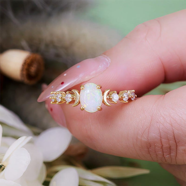 Anillo de doble luna con ópalo natural de Olivenorma