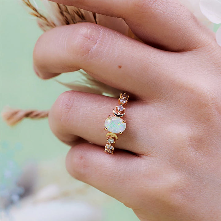 Anillo de doble luna con ópalo natural de Olivenorma