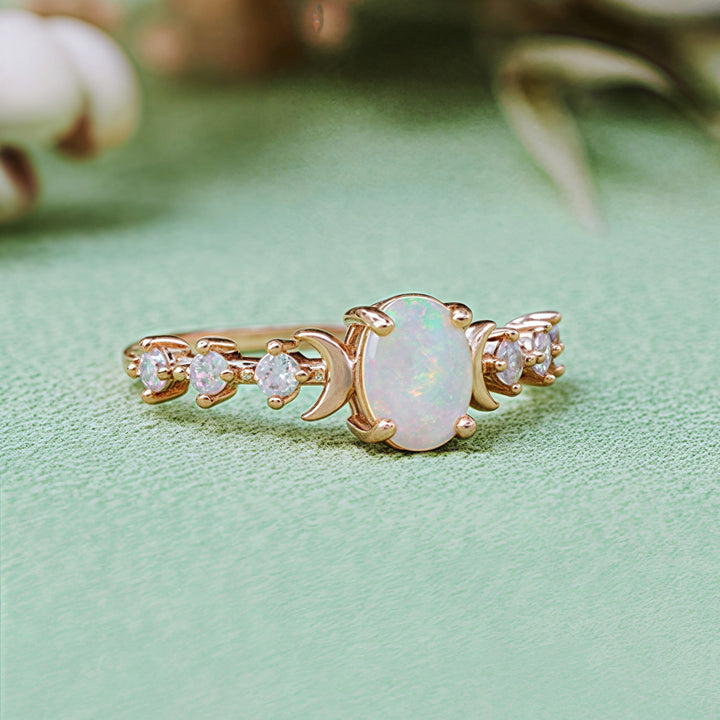 Anillo de doble luna con ópalo natural de Olivenorma
