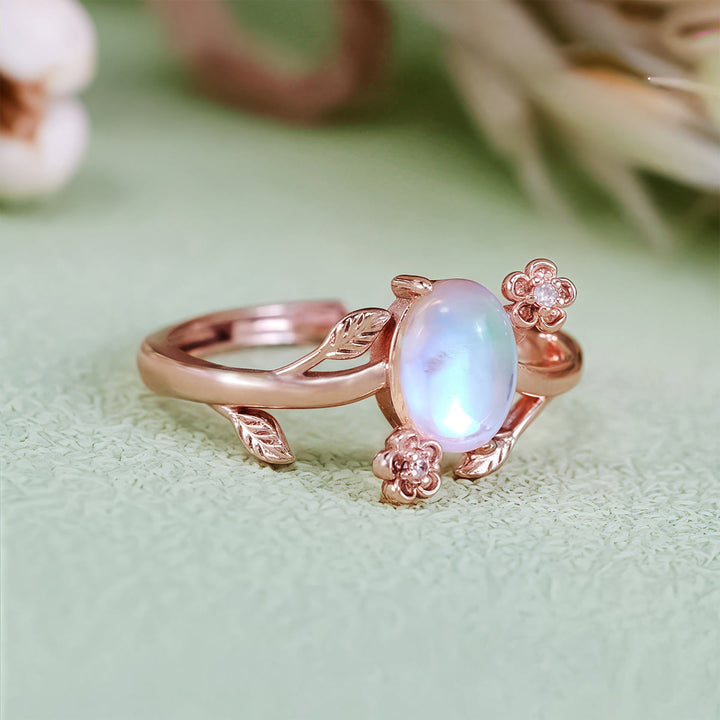 Anillo de flor de vid con piedra lunar de talla ovalada de Olivenorma
