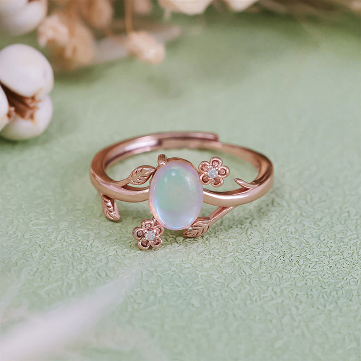 Anillo de flor de vid con piedra lunar de talla ovalada de Olivenorma