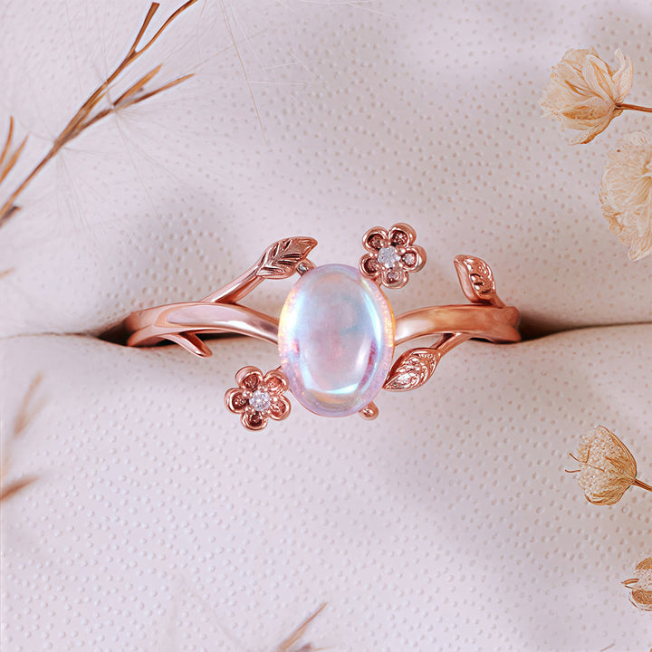 Anillo de flor de vid con piedra lunar de talla ovalada de Olivenorma