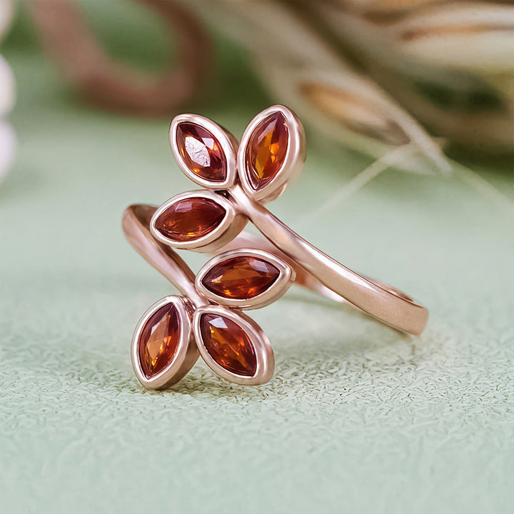 Anillo ajustable con forma de hoja de granate Olivenorma