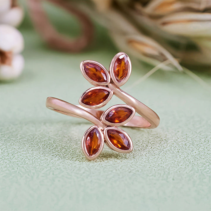 Anillo ajustable con forma de hoja de granate Olivenorma