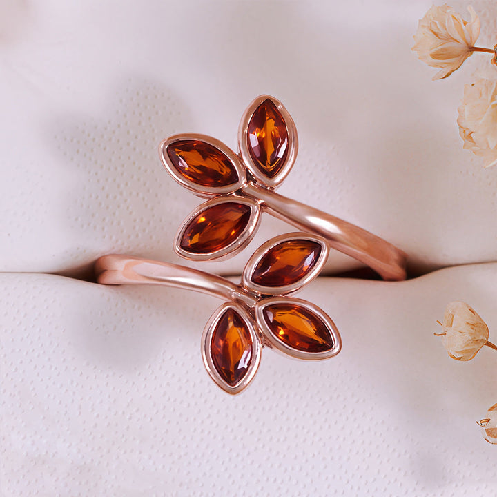 Anillo ajustable con forma de hoja de granate Olivenorma