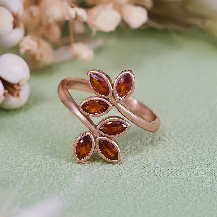 Anillo ajustable con forma de hoja de granate Olivenorma