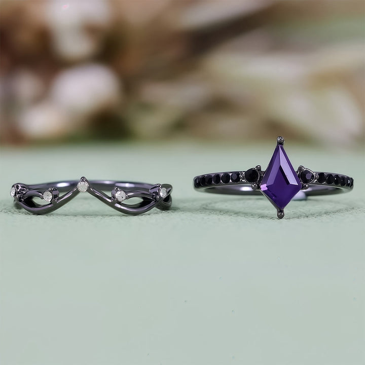 Conjunto de dos anillos negros de amatista medianoche de Olivenorma