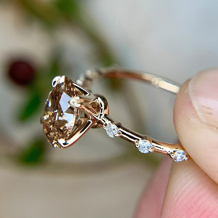 Anillo de cuarzo ahumado de corte ovalado delicado de Olivenorma
