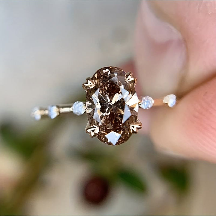 Anillo de cuarzo ahumado de corte ovalado delicado de Olivenorma