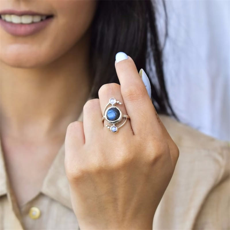 Anillo de aleación con diseño de satélite envolvente de labradorita natural de Olivenorma