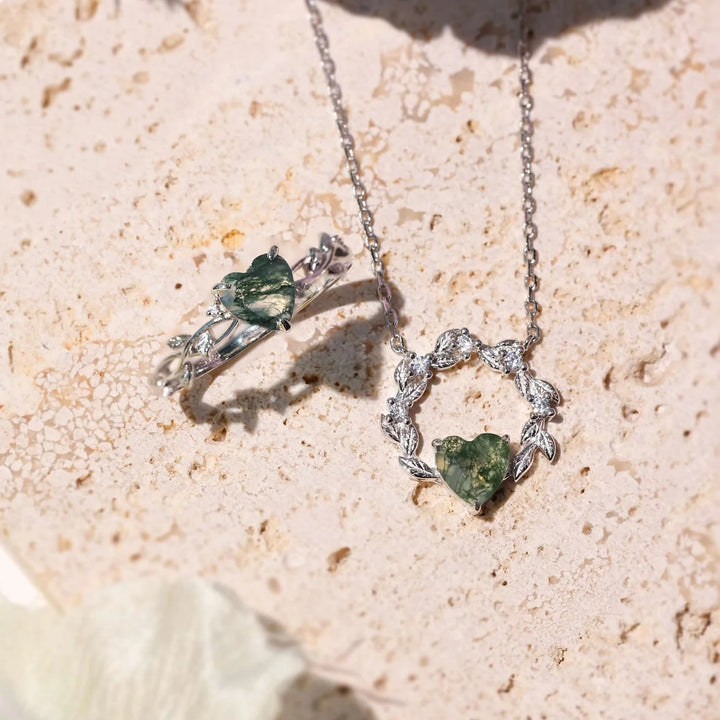 Pendientes, collar y anillo de ágata musgosa con corte de corazón de Olivenorma