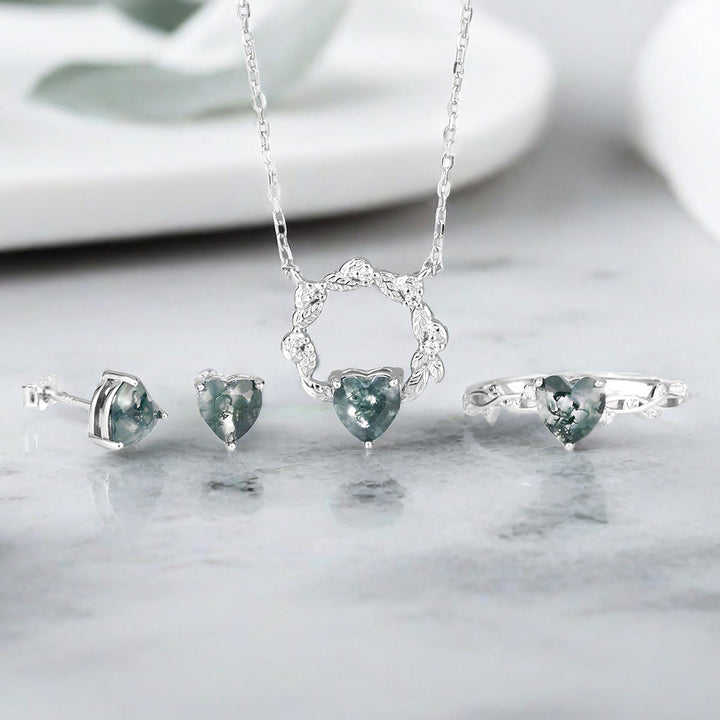 Pendientes, collar y anillo de ágata musgosa con corte de corazón de Olivenorma