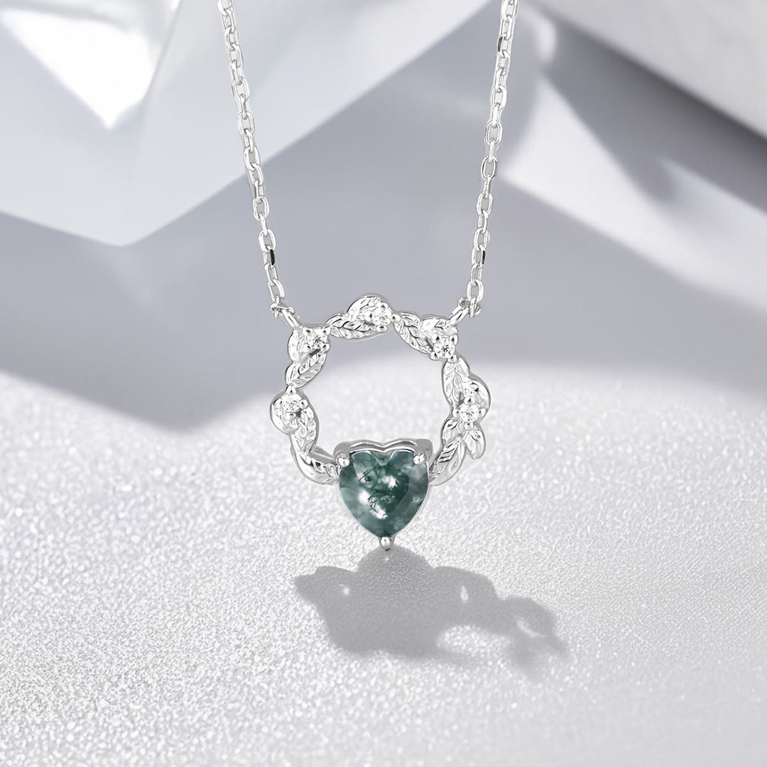 Pendientes, collar y anillo de ágata musgosa con corte de corazón de Olivenorma