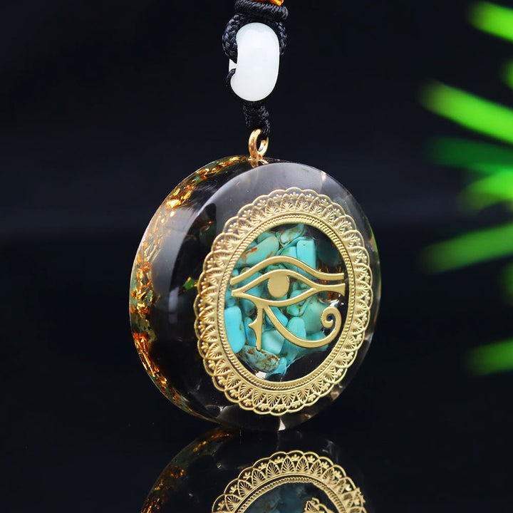 Collar de orgón epoxi con grava turquesa y ónix negro de Olivenorma