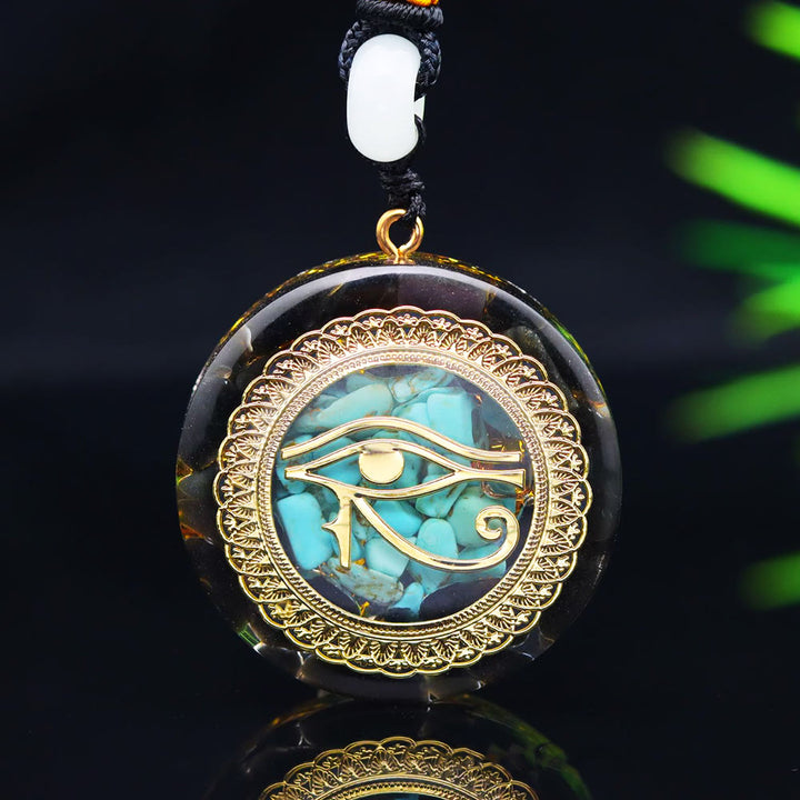 Collar de orgón epoxi con grava turquesa y ónix negro de Olivenorma