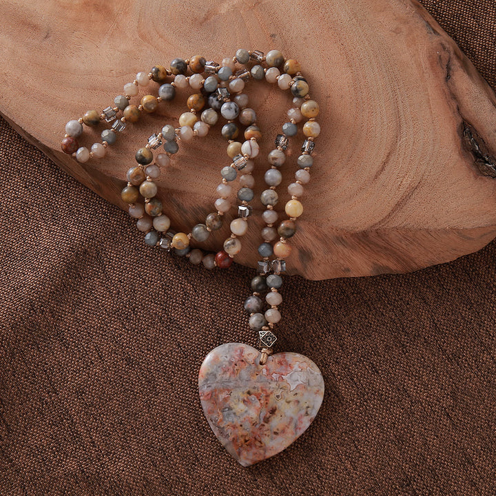 Collar con cuentas de aguamarina y colgante de piedra azul océano con forma de corazón de Olivenorma