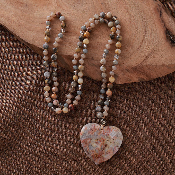 Collar con cuentas de aguamarina y colgante de piedra azul océano con forma de corazón de Olivenorma