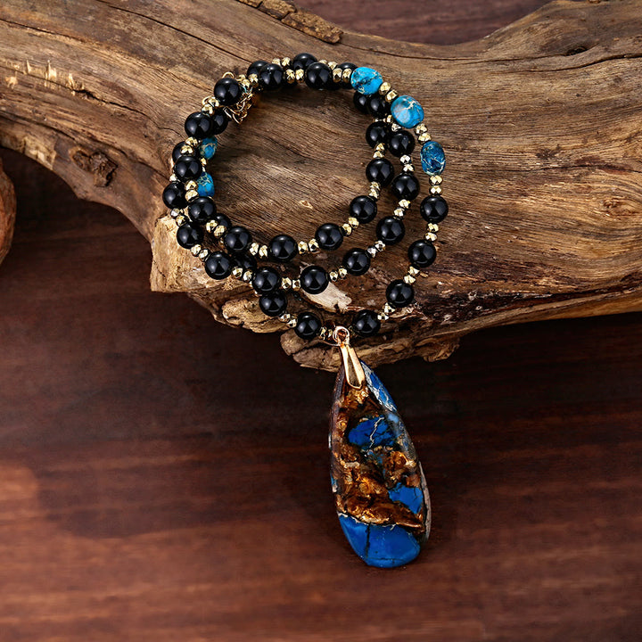 Collar con colgante de piedra emperador azul con cuentas de obsidiana de Olivenorma