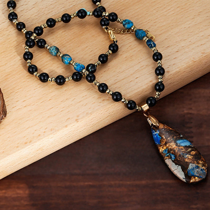 Collar con colgante de piedra emperador azul con cuentas de obsidiana de Olivenorma