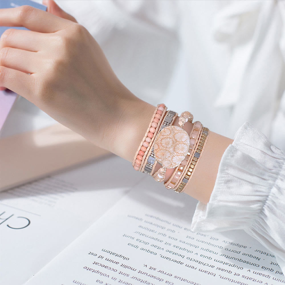 Pulsera trenzada de coral, jade y piedra solar de Olivenorma