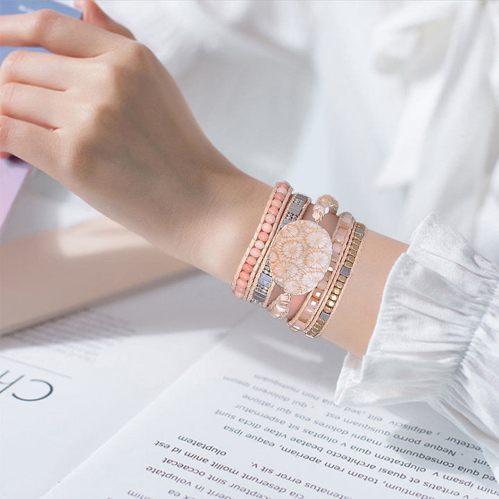 Pulsera trenzada de coral, jade y piedra solar de Olivenorma